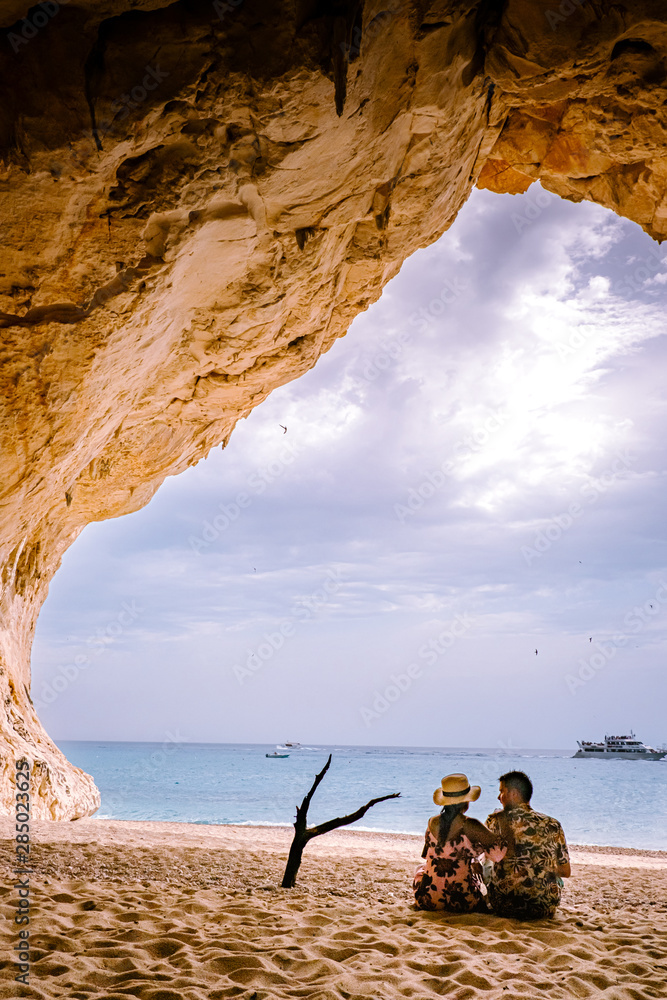 Φωτογραφία Caves of Cala Luna beach Sardinia Orosei coast, couple on the beach of Cala Luna