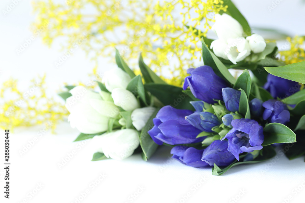 リンドウとオミナエシの花束 Stock Photo Adobe Stock