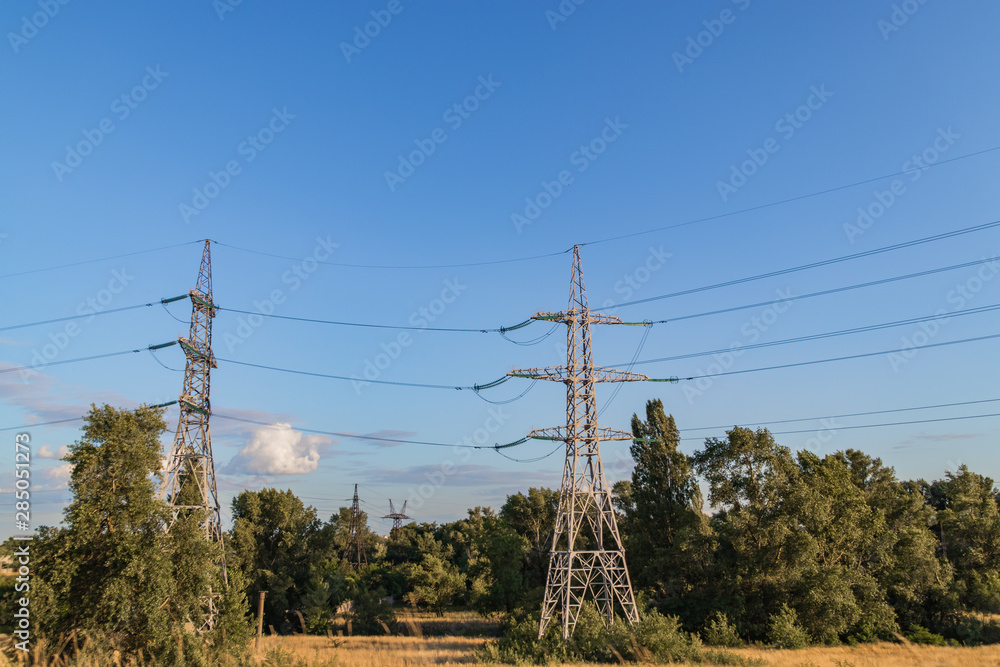 Obraz premium High-voltage power line, steel engineering structure