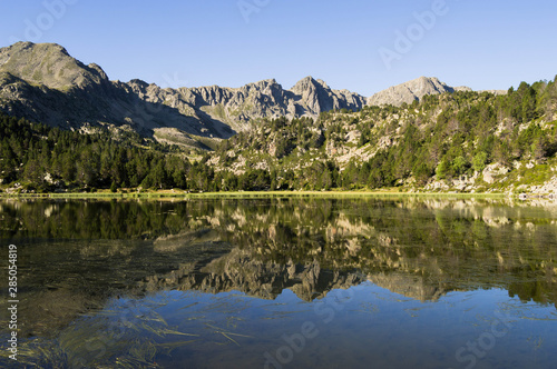 Fototapeta Naklejka Na Ścianę i Meble -  Reflections in a high mountain lake.