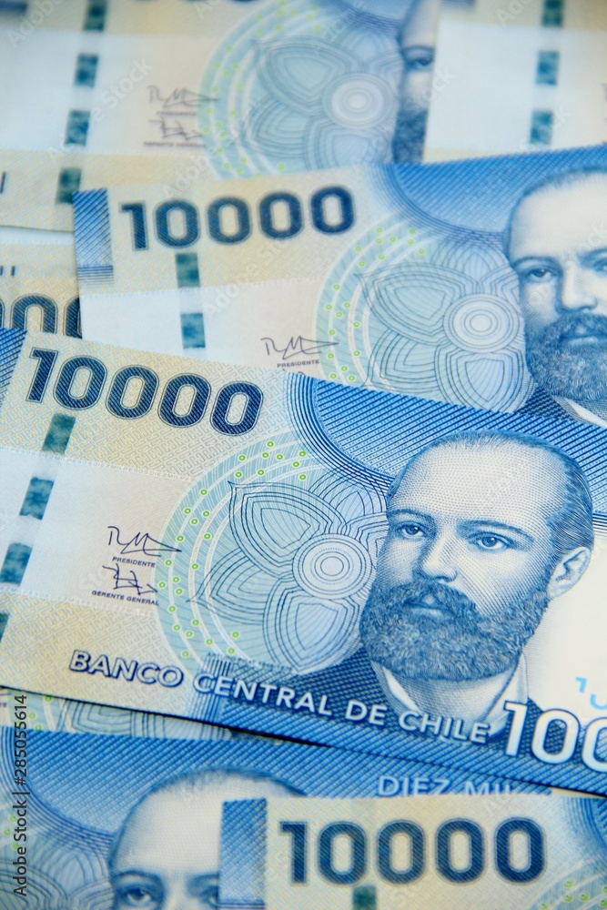 Fototapeta premium Chilean peso bills - background