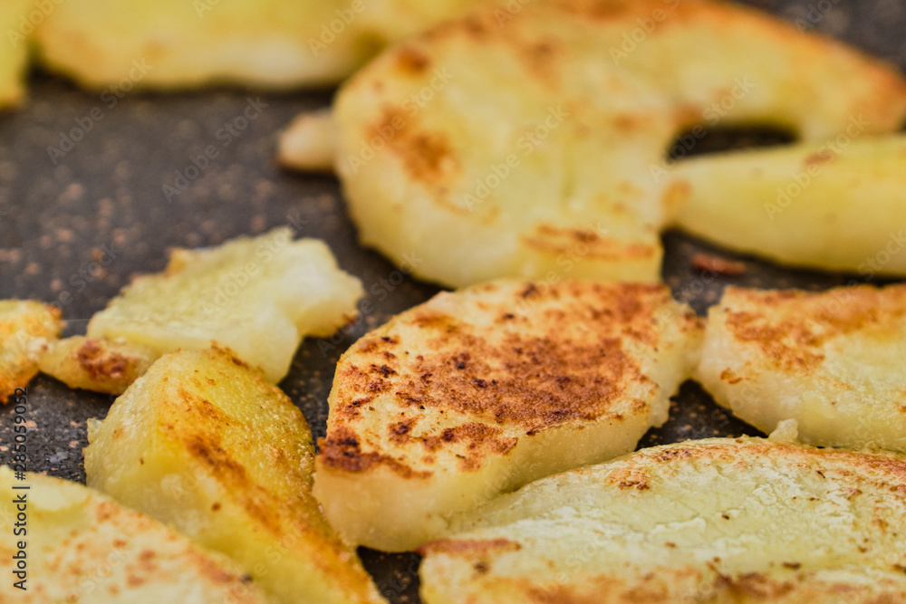 Cooking fried potatoes