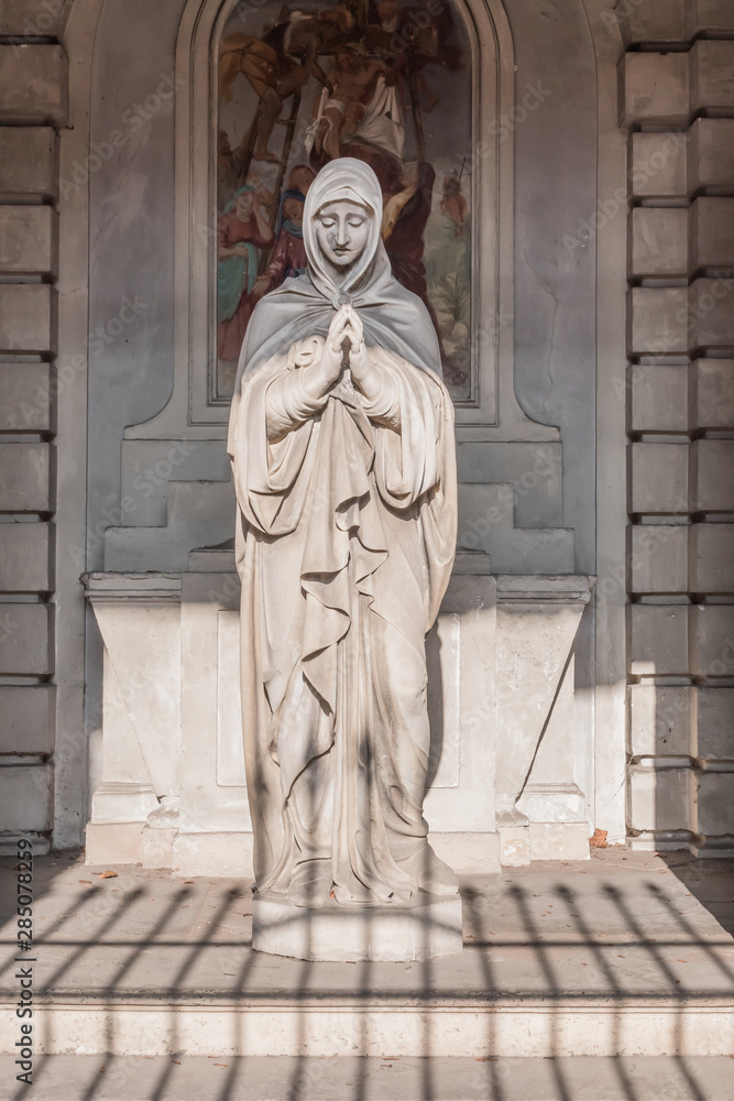 Statue of the Madonna