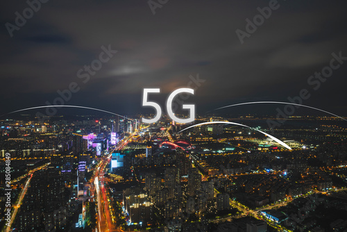 Obraz na płótnie 5G smart city, night view concept w salonie