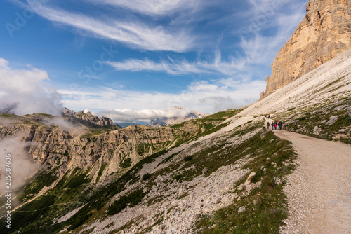 Drei Zinnen Rundweg in den Sextner Dolomiten in Südtirol Italien