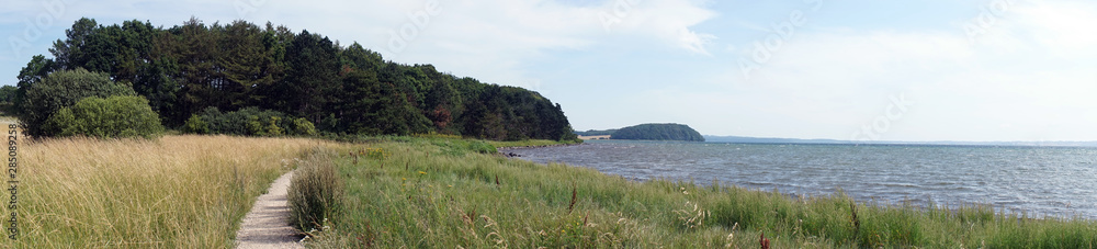 Fototapeta premium Footpath on the coast