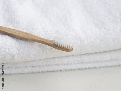 Arrangement with wooden toothbrush and towels