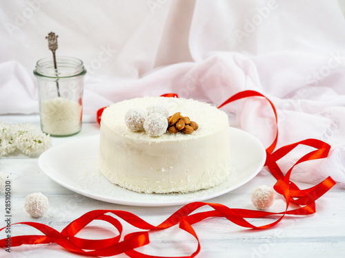 Raffaello Cake with Coconut and Almonds