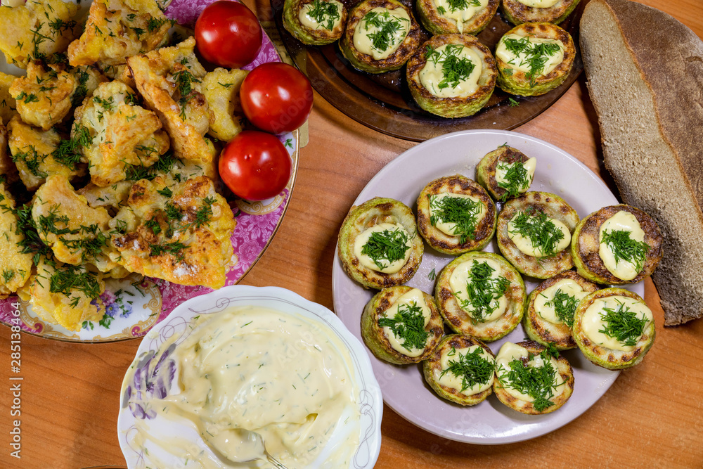 homemade cauliflower in batter and zucchini with tartar sauce and tomatoes homemade cauliflower in batter and zucchini with tartar sauce and tomatoes