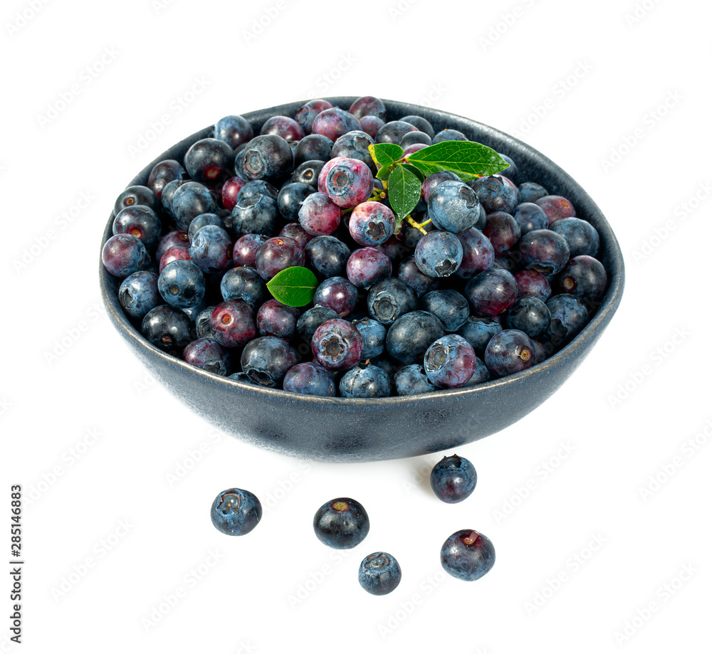 fresh blueberries in a black bowl fresh blueberries in a black bowl