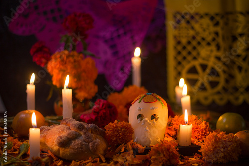 Altar del día de muertos en México con calavera de azúcar, flores y papel picado photo