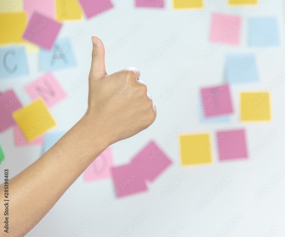 Thumbs up by right hand with frame of blank sticky note , which is used for education, business, communication is stuck around the white background with copy space .Remember idea for team concept Thumbs up by right hand with frame of blank sticky note , which is used for education, business, communication is stuck around the white background with copy space .Remember idea for team concept