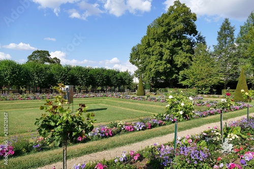 Jardin publique appelé « jardin de l’archevêché » à Bourges, Cher, France photo