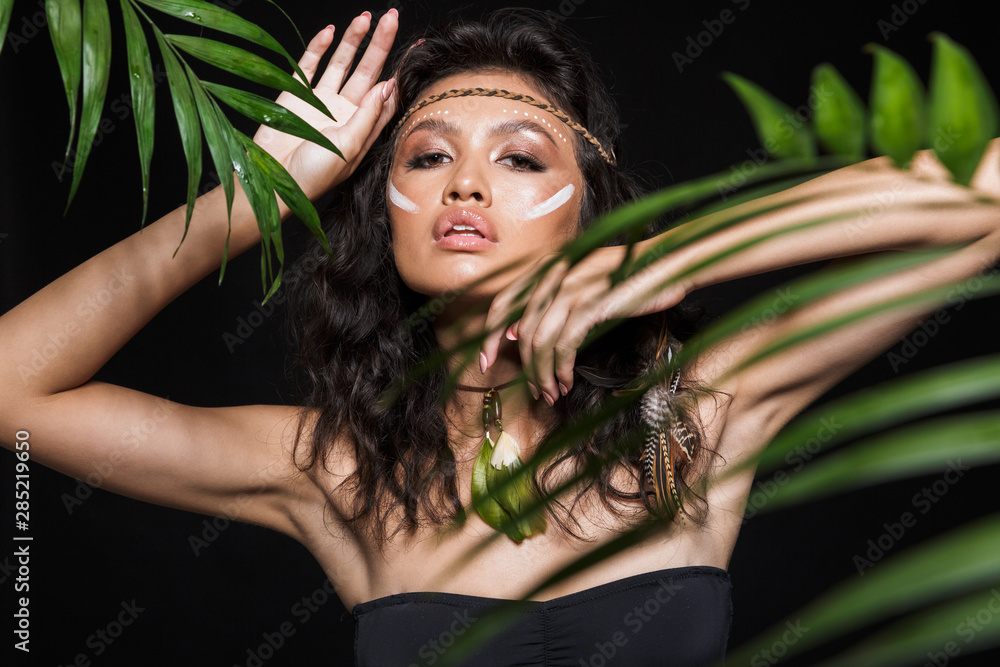 Naklejka premium Beauty portrait of an attractive young brunette woman