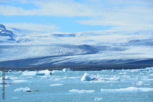 ヨークルスアゥルロゥン氷河湖 photo