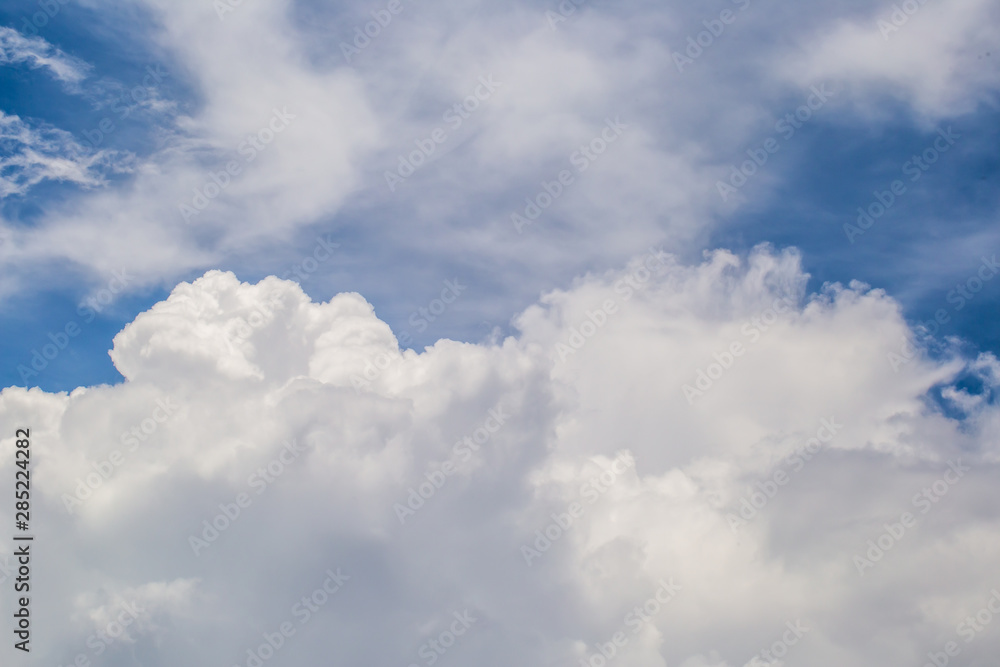 The white clouds in the sky in the afternoon , The white clouds in the sky in the afternoon ,