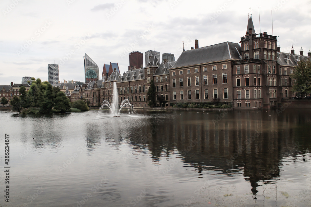 Stolz der Niederländer: Binnenhof und Hofvijver in Den Haag