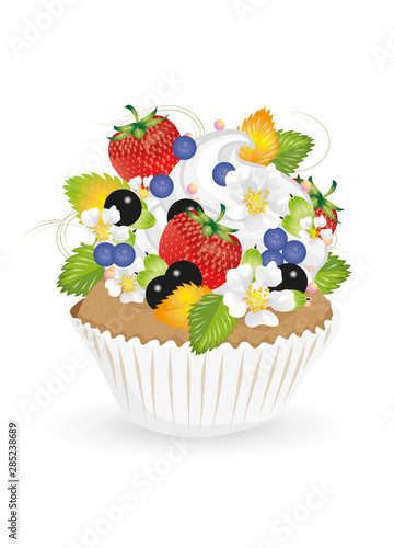 Cupcake mit Erdbeeren,Stachelbeeren,Heidelbeeren und Trauben