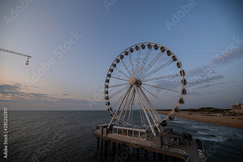 Riesenrad in Scheveningen am Strand © creativemariolorek