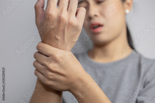 Woman suffering from pain in wrist.