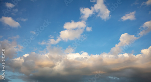 Fototapeta Naklejka Na Ścianę i Meble -  Beautiful white cloud and blue sky
