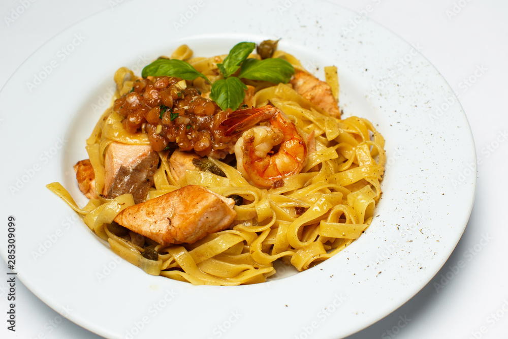 pasta with shrimp and salmon, pasta with seafood
