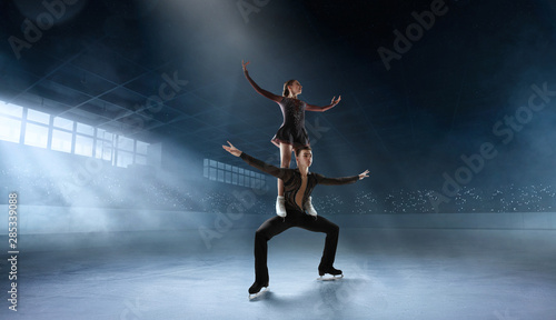 Figure skating couple in professional ice arena. © VIAR PRO studio