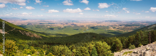 Quadro su tela Panorama of green valleys of Aragon region from the moncayo mountain
