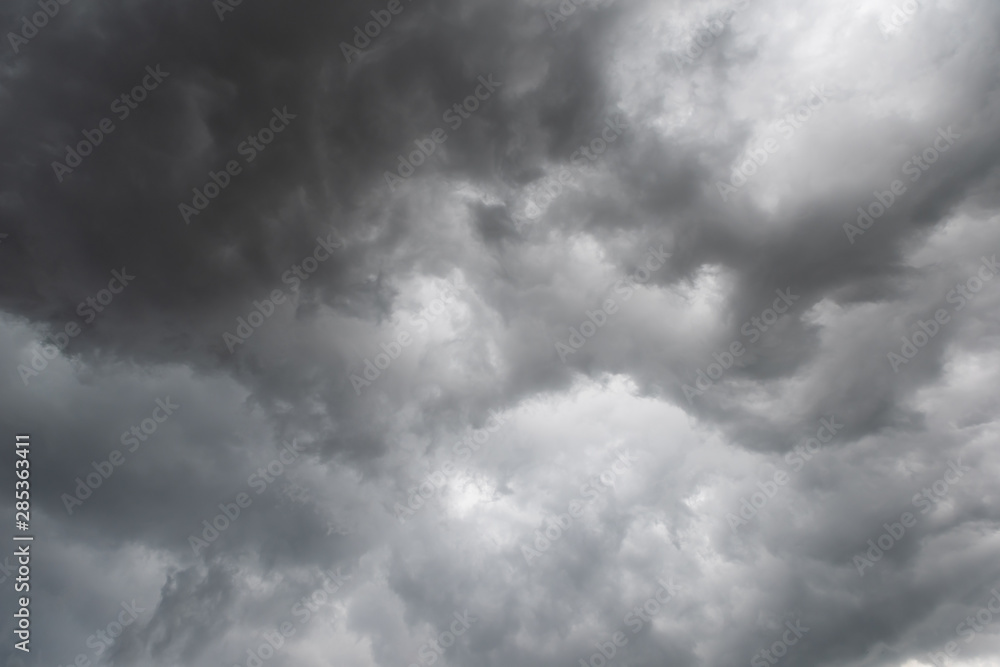 Obraz premium Dark clouds in summer before rainy