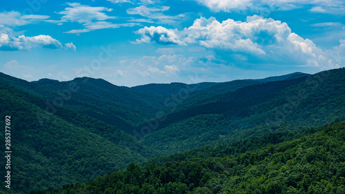 Fototapeta Naklejka Na Ścianę i Meble -  Scenic Blue Ridge Mountain Overlook View