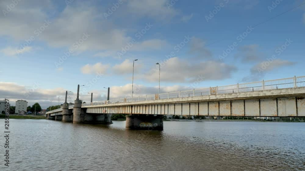 23939_The_long_bridge_of_the_city_at_an_afternoon_view.mov 23939_The_long_bridge_of_the_city_at_an_afternoon_view.mov