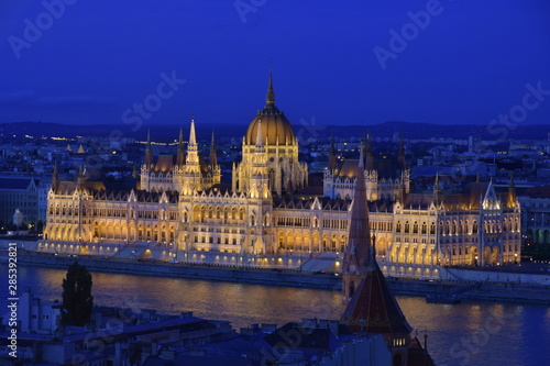 Parlement de Budapest au coucher de soleil