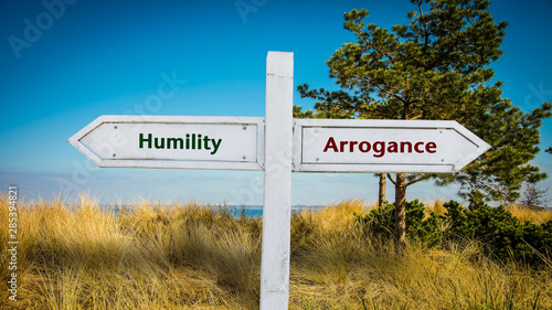 Foto Street Sign to Humility versus Arrogance