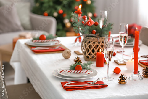 Beautiful table setting wit...