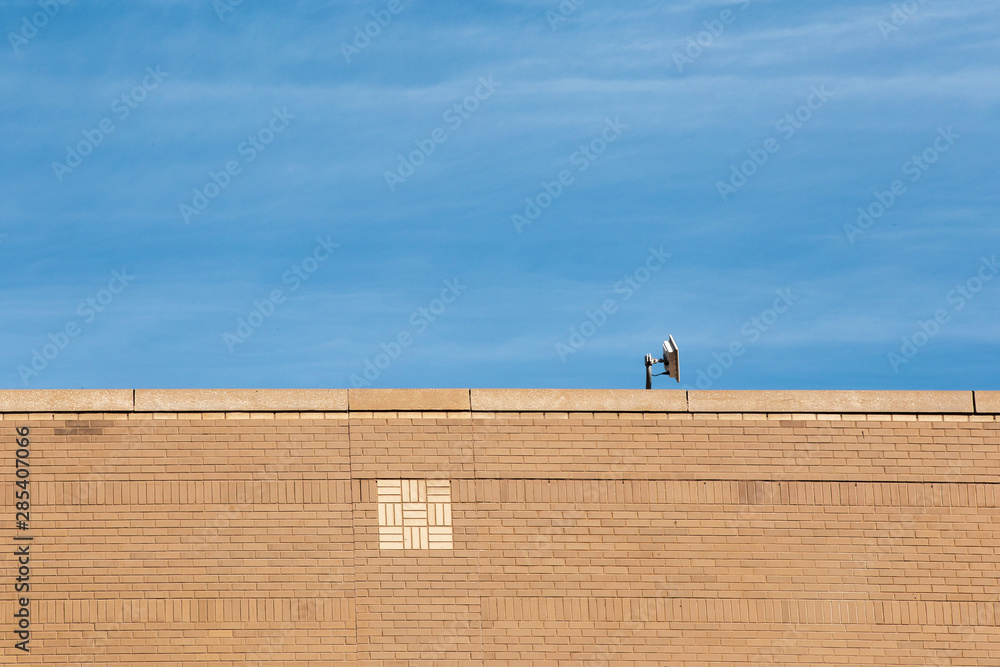 Obraz premium Old brick building with blue sky