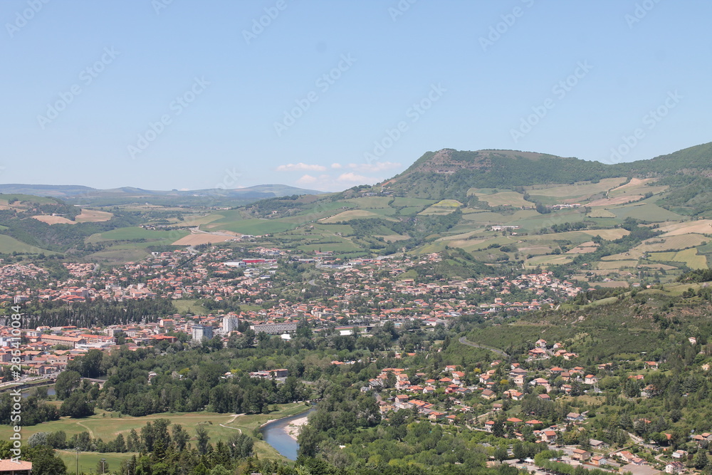 Panoramablick auf Millau in Frankreich
