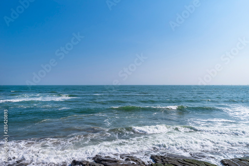 夏の稲村ヶ崎の海の風景