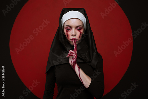 Fotografia Satanic nun with bloody scar on face