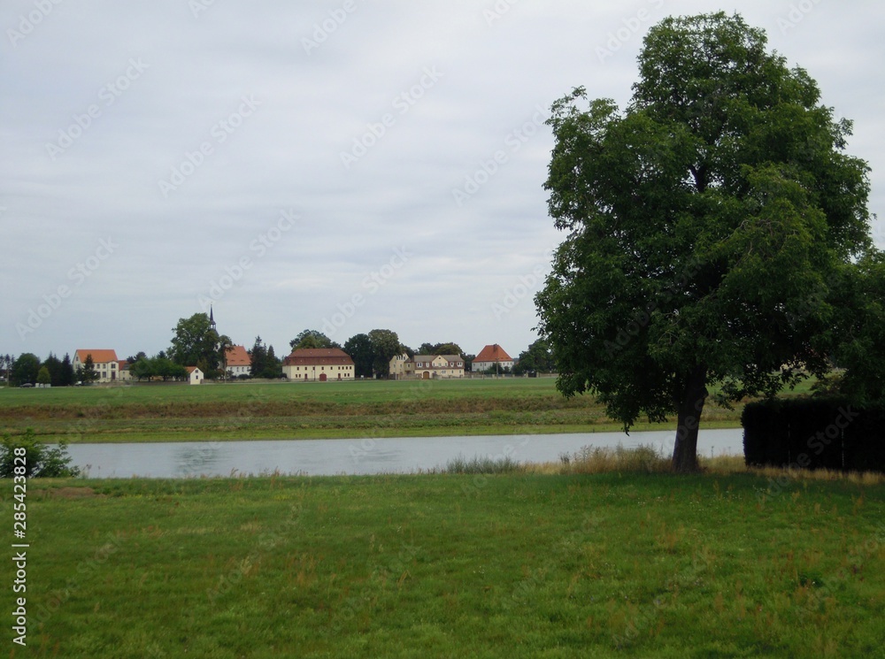 Elberadweg zwischen Riesa und Belgern (Sachsen) Elberadweg zwischen Riesa und Belgern (Sachsen)