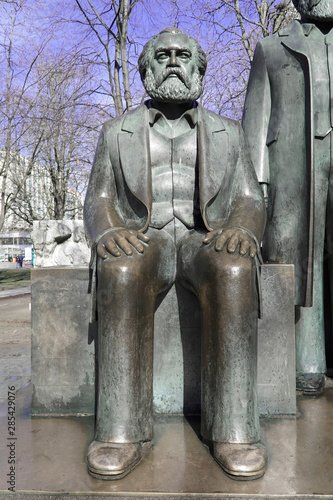 Denkmal, Marx-Engels-Forum, Berlin Mitte, Berlin, Deutschland