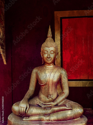 golden buddha statue  The face of gold buddha statue  Close up of the old Thai buddha with wooden wall background in art of religion concept