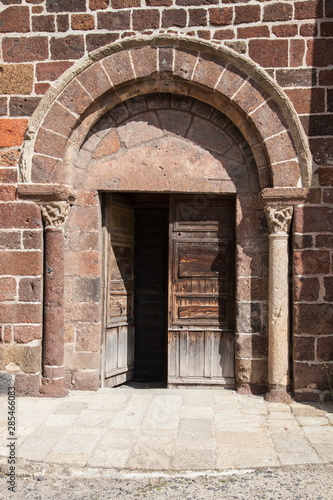 Portail de l'église du Monastier-sur-gazeille en Haute-Loire