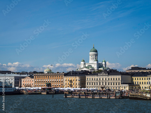 Obraz na płótnie Beautiful skyline of Helsinki city center featuring Helsiki cathedral w salonie