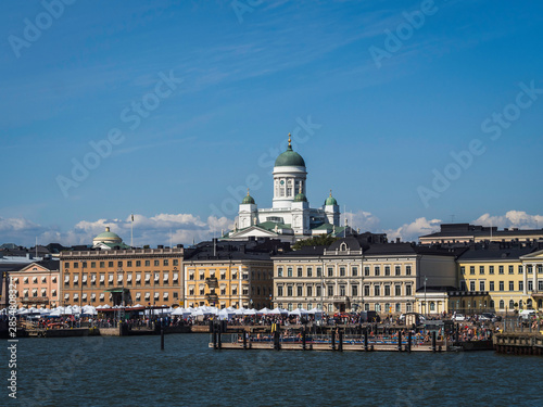 Obraz na płótnie Beautiful skyline of Helsinki city center featuring Helsiki cathedral w salonie