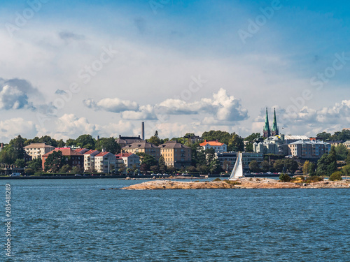 Obraz na płótnie Beautiful skyline of Helsinki city center from Suomenlinna islands w salonie