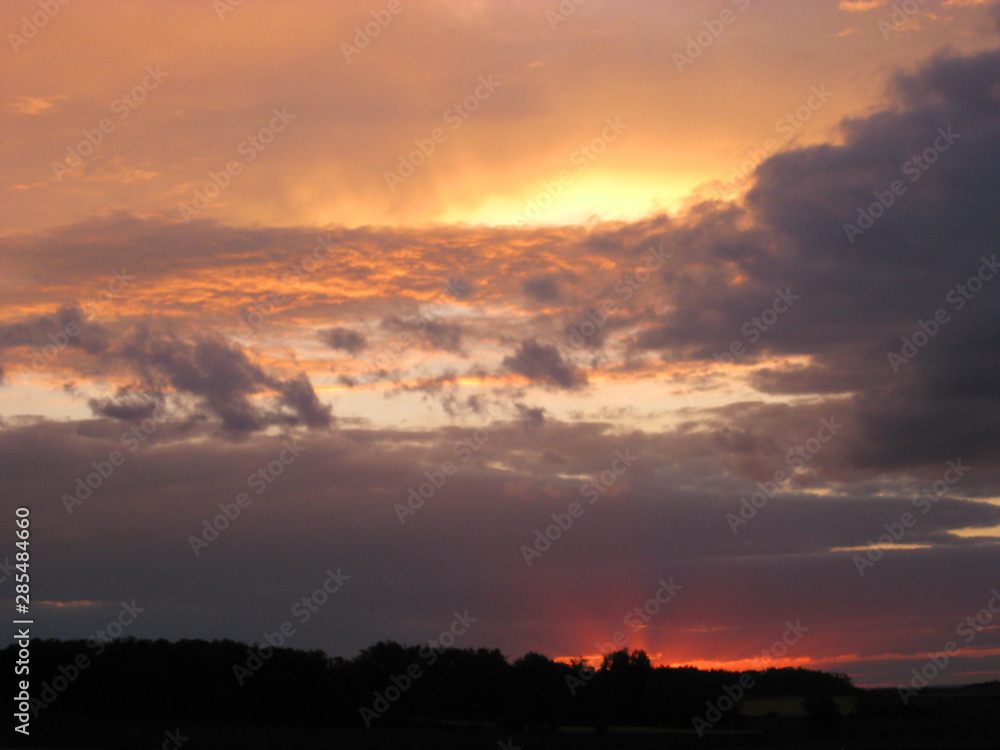 Panorama mit Wolkenstimmung und Sonnenuntergang