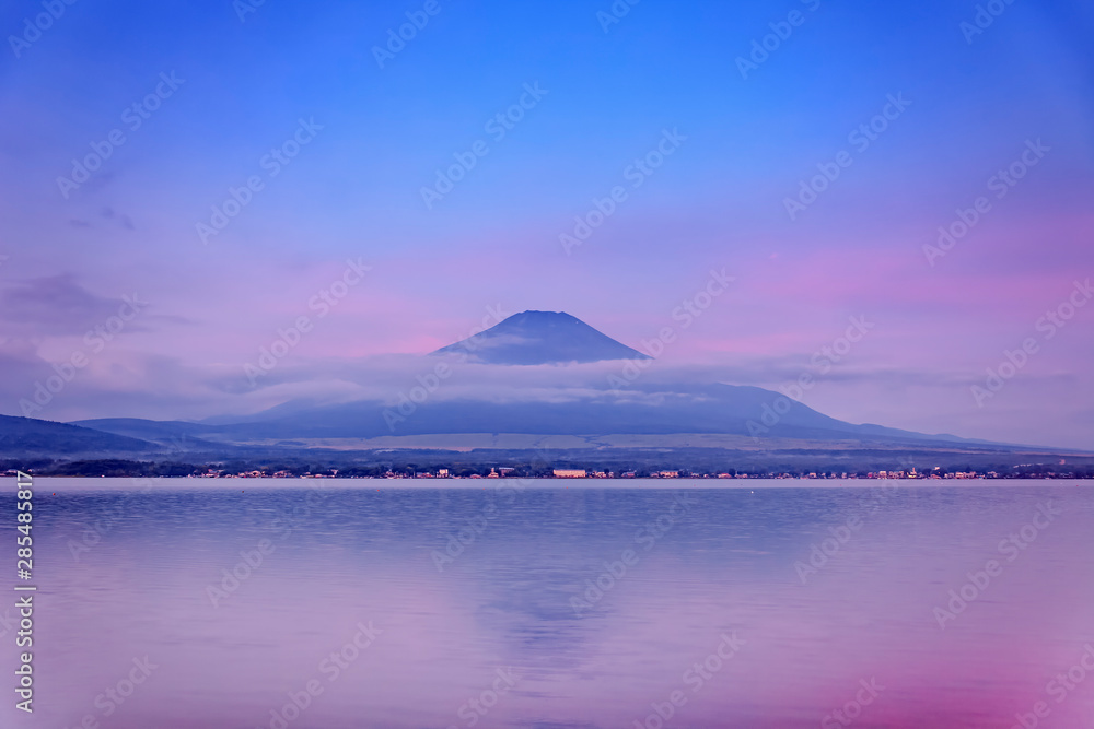 朝焼け雲と富士山