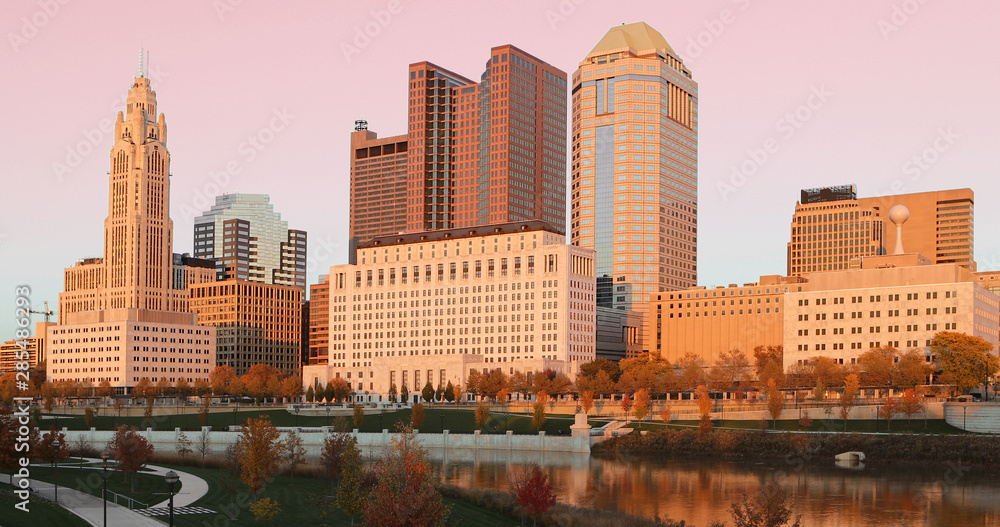 Fototapeta premium City center at twilight in Columbus, Ohio