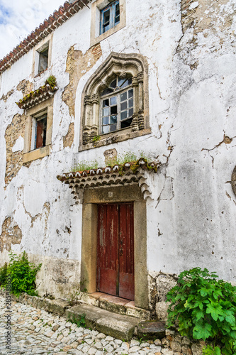 Fototapeta Naklejka Na Ścianę i Meble -  Marvao house with broken window portugal