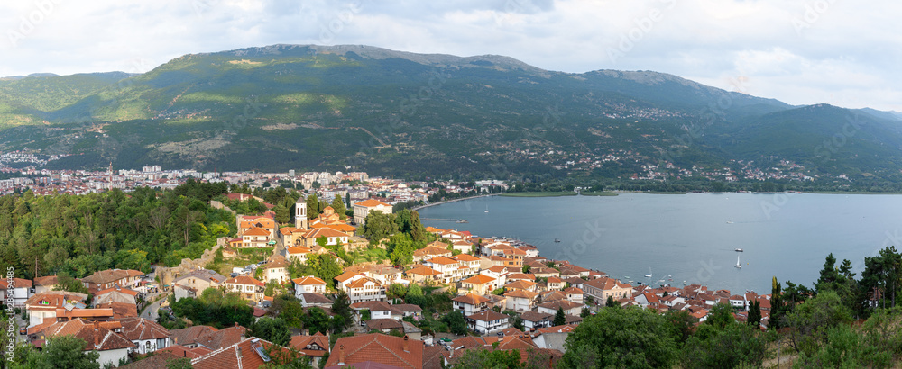 Panorama du lac d'Ohrid, Macédoine du nord